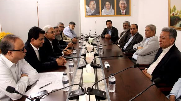 গুলশানে মির্জা ফখরুলের সঙ্গে ব্যবসায়ীদের প্রতিনিধি দলের বৈঠক